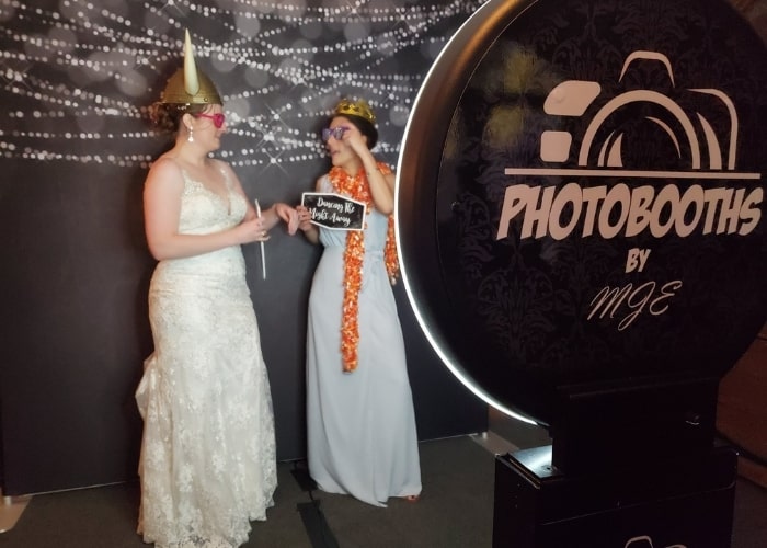 bride and friend in front of mobi social media photo booth